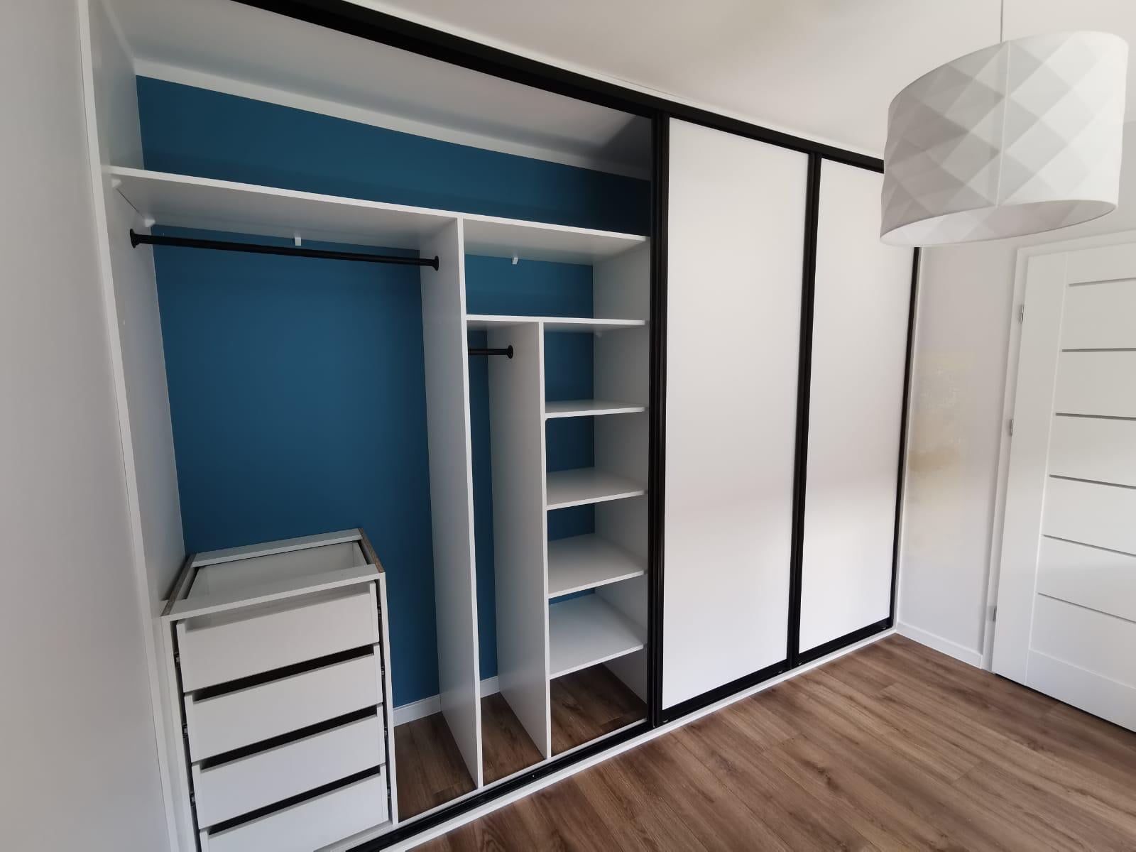 Szafy wnękowe i zabudowy mebli na wymiar.